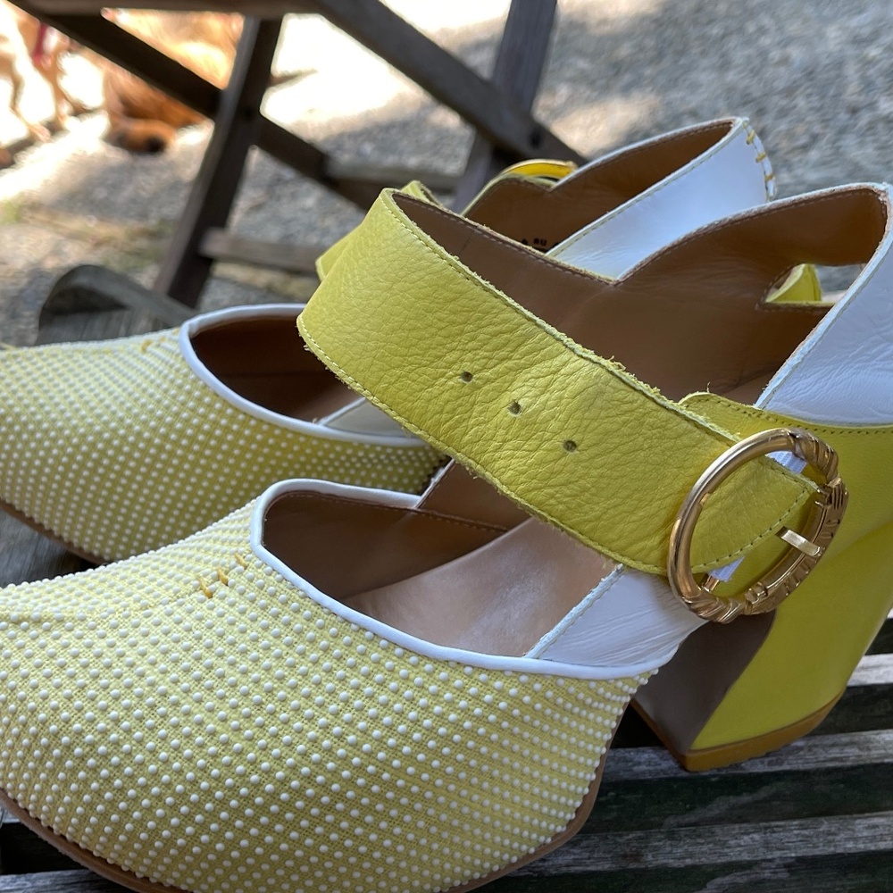 Fluevog 8.5 yellow Prepare Guide dot w box and bag